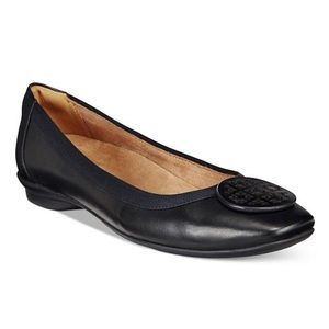 New In Box Clarks Candra Leather Ballet Flats